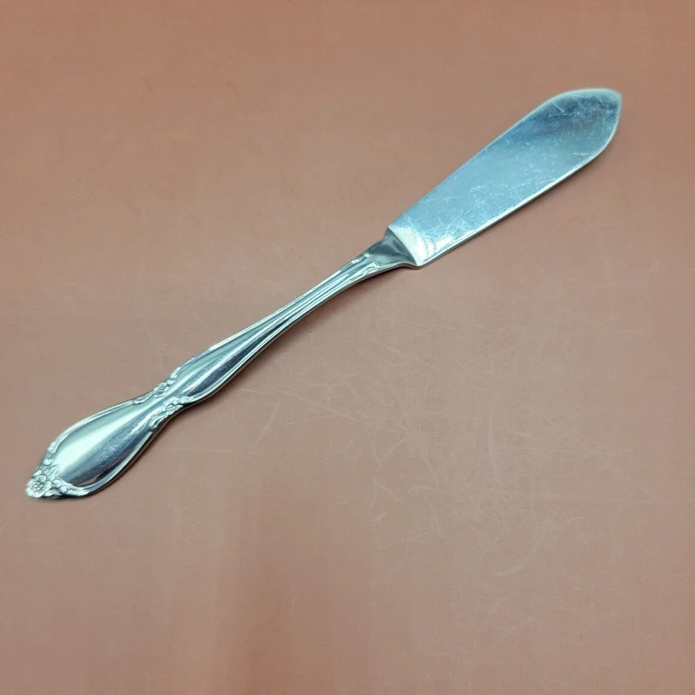Oneida Chatelaine Stainless Steel Flat Handle Master Butter Knife 6 3/4 in